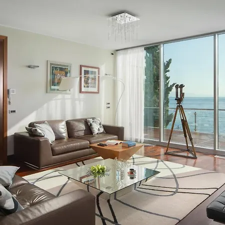 Arentz - Front Sea Apartment